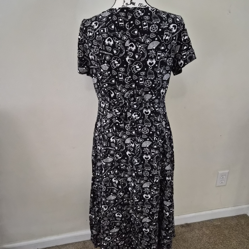 Hot Topic Black and White Graphic Maxi Dress